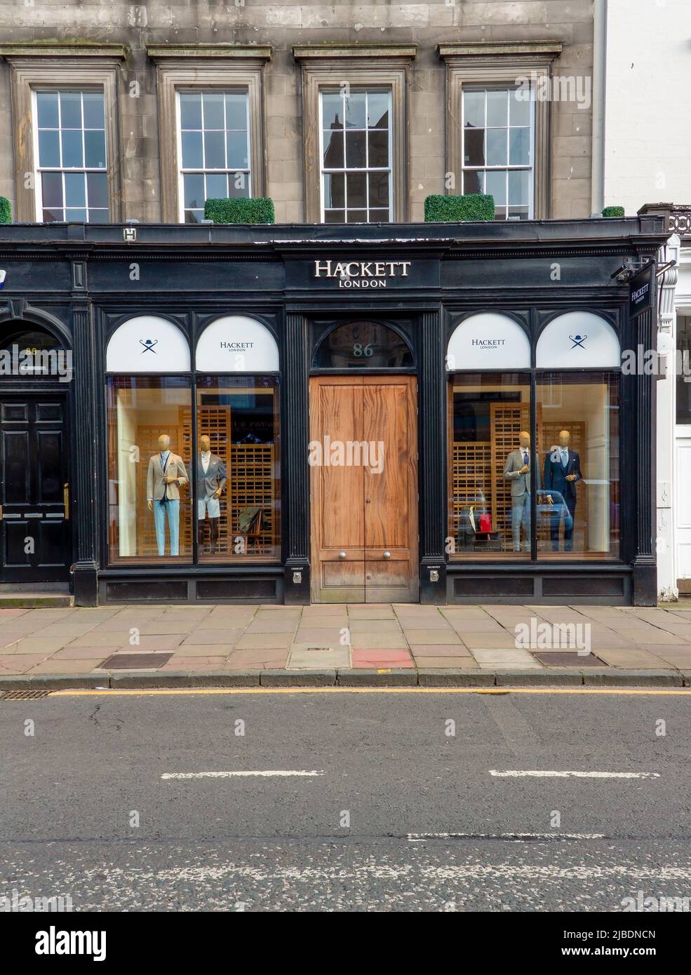 Negozio di abbigliamento Hackett per uomo a George Street, Edimburgo, Scozia, Regno Unito Foto Stock