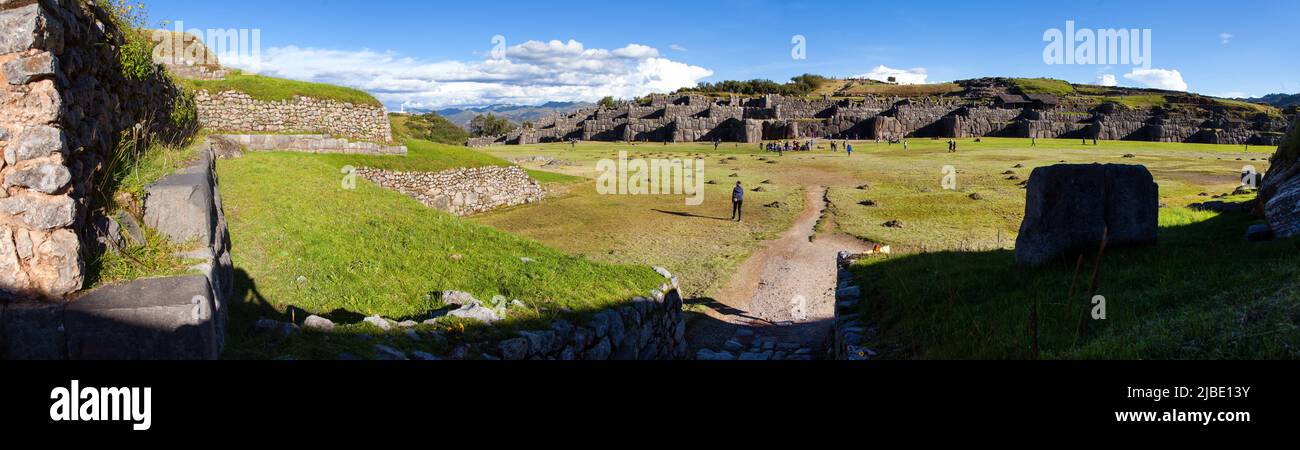 Vista panoramica di Sacsayhuaman, rovine Inca a Cusco o Cuzco città, Perù Foto Stock