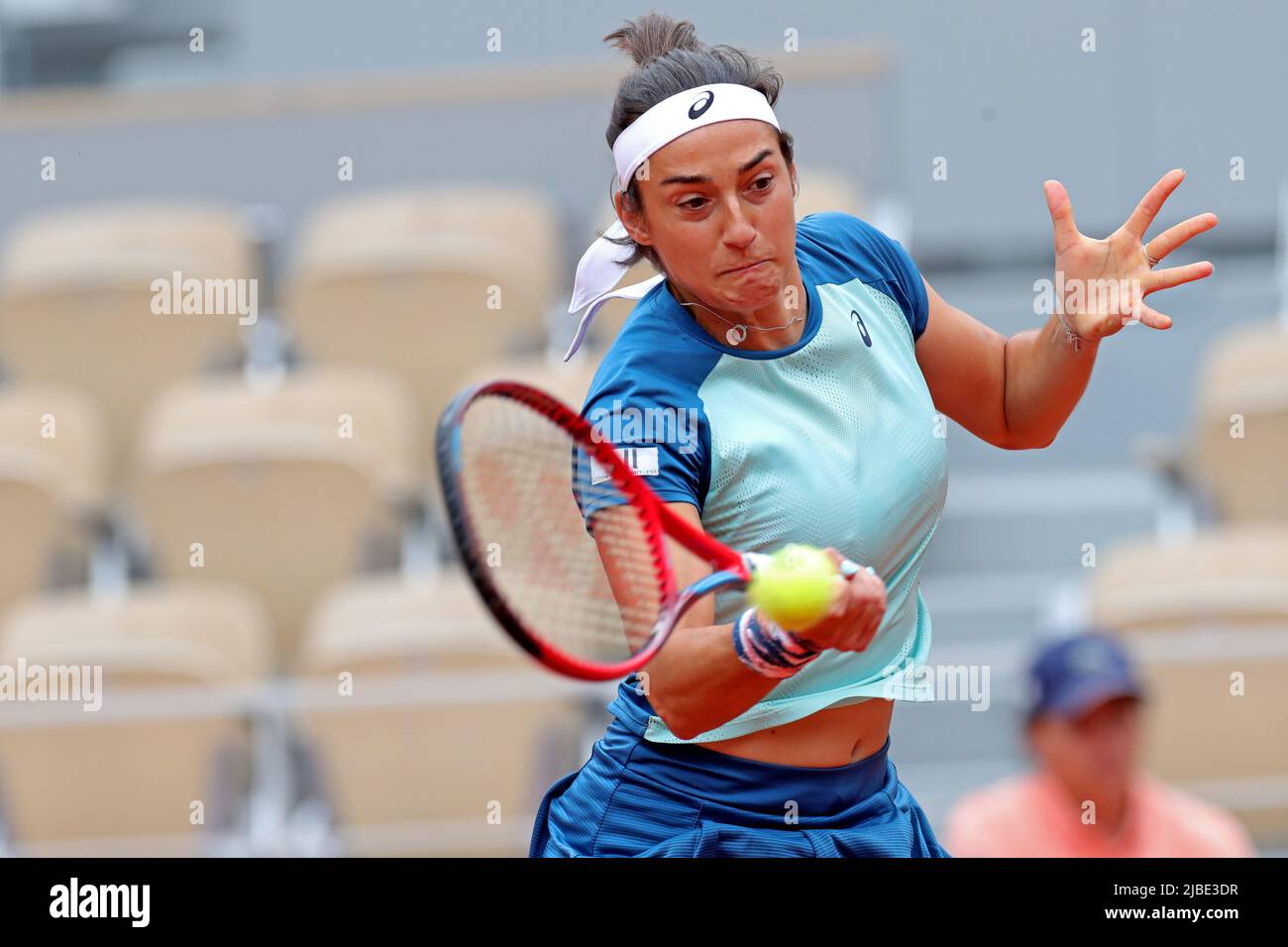 Parigi, Francia: 5th giugno 2022; Roland Garros, Parigi, Francia: Torneo Open di tennis francese, finale femminile doppio; Caroline Garcia durante la sua partita contro Coco Gauff (USA) e Jessica Pegula (USA) Foto Stock