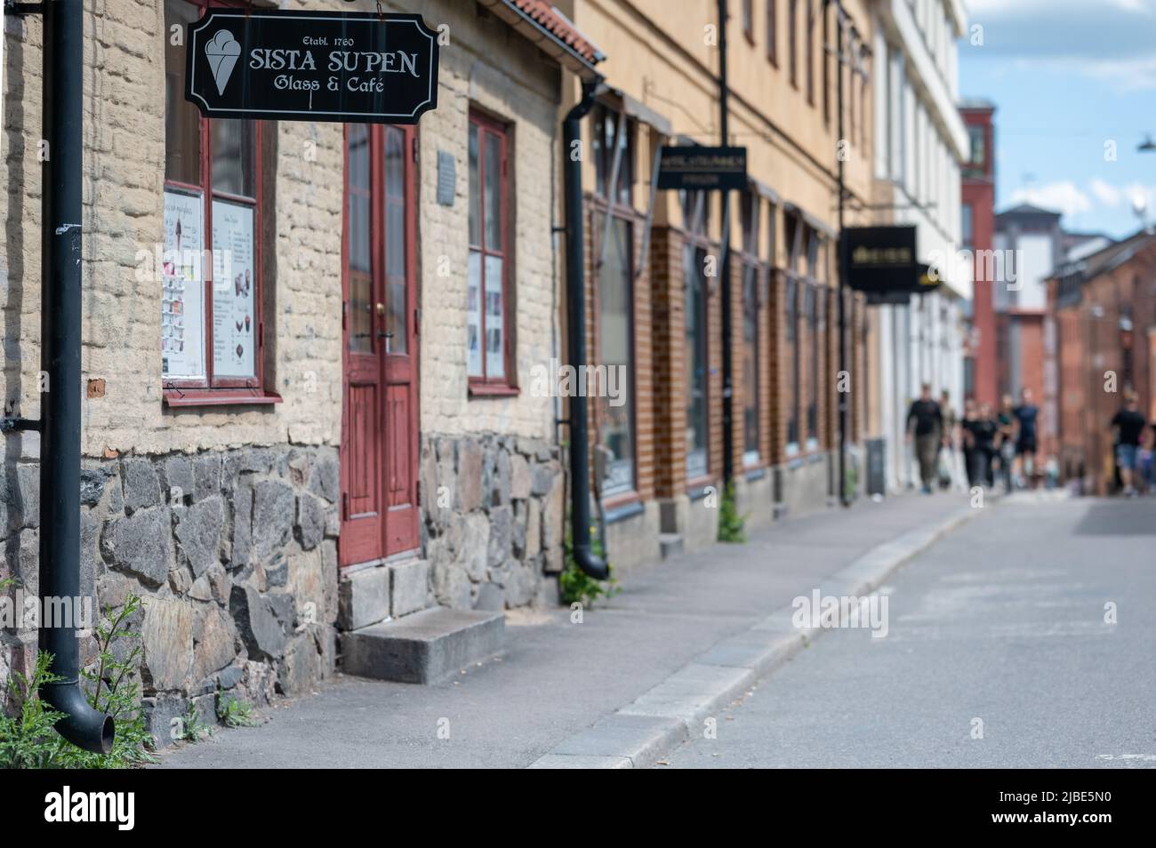 La storica farmacia di Norrköping, Svezia, risalente al 1760, serve attualmente come caffetteria e gelateria. Foto Stock