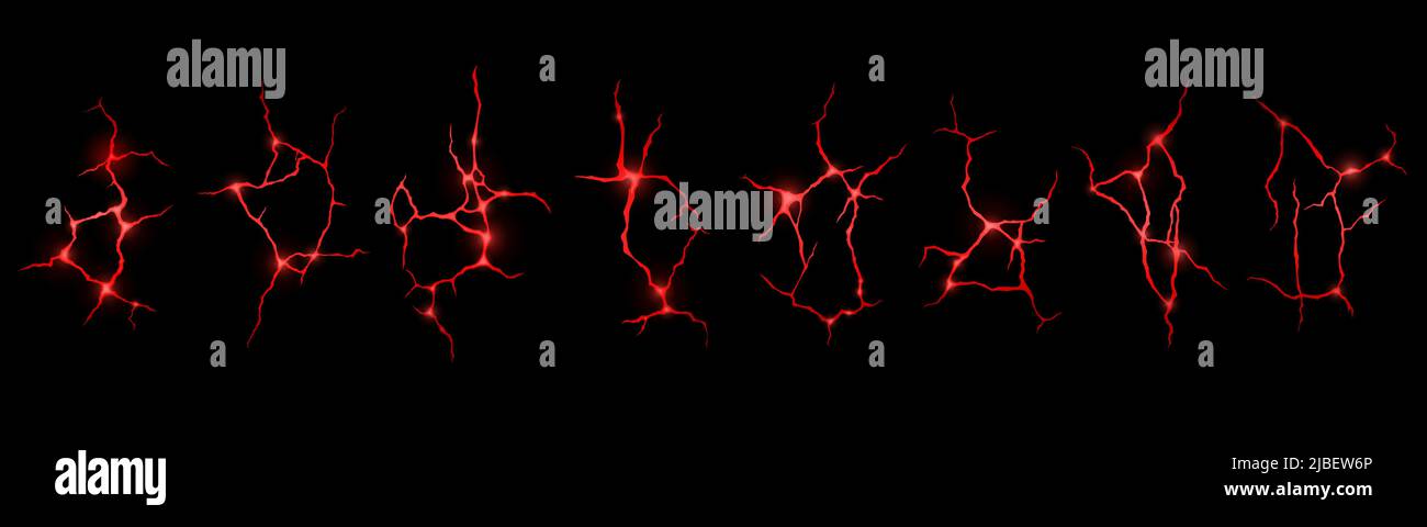 Incrinature macinate con bagliore rosso di fuoco o magma all'interno. Set vettoriale realistico di fulmini, impatti elettrici o crepe con luce magica in terra nella vista dall'alto isolato su sfondo nero Illustrazione Vettoriale