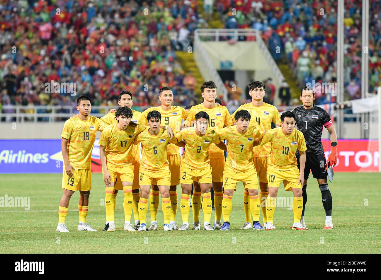 I giocatori della Thailandia posano per una foto di gruppo prima della partita Sea Games 2022 tra Thailandia e Vietnam al My Dinh National Stadium. Punteggio finale; Thailandia 0:1 Vietnam. Foto Stock