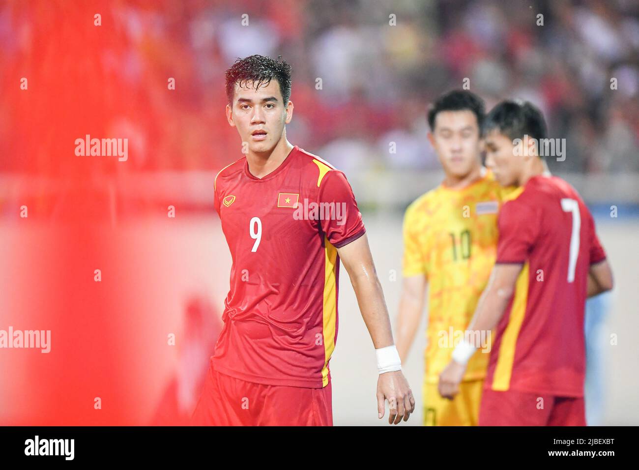 Hanoi, Vietnam. 22nd maggio 2022. Linh Nguyen Tien (L) del Vietnam visto durante la partita Sea Games 2022 tra Thailandia e Vietnam al My Dinh National Stadium. Punteggio finale; Thailandia 0:1 Vietnam. (Foto di Amphol Thongmueangluang/SOPA Images/Sipa USA) Credit: Sipa USA/Alamy Live News Foto Stock