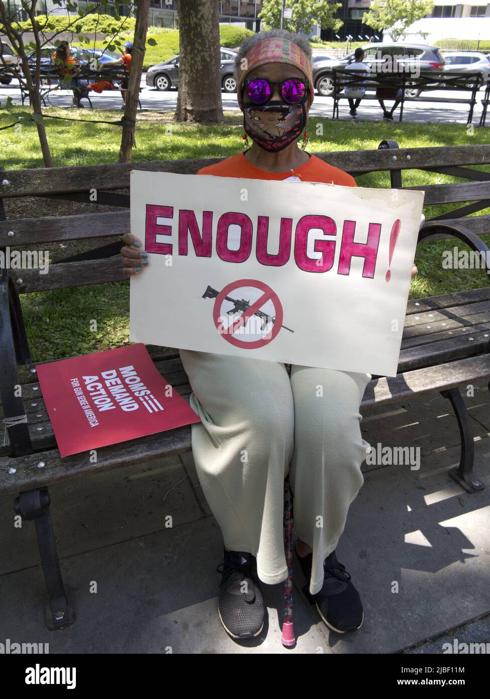 Moms Demand Action for Gun Sense March on June 4, 2022. Centinaia di manifestanti marciarono da Foley Square a Lower Manhattan a Cadman Plaza Foto Stock