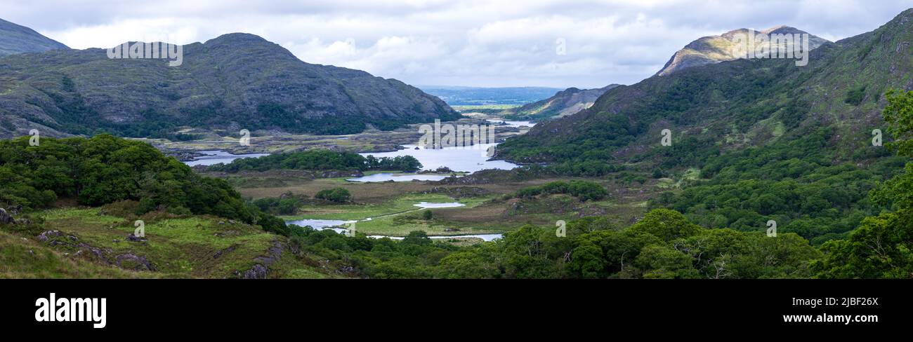 vista panoramica sul punto panoramico da Ladies' view del Ring of Kerry Route Foto Stock