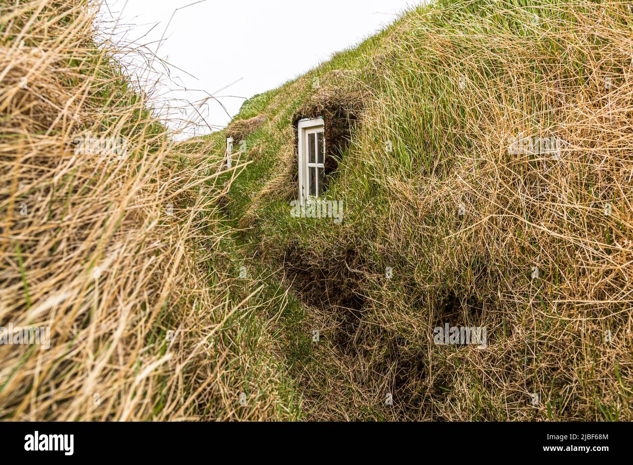 Fattoria e museo Glaumbær sono stati costruiti nel tipico metodo islandese di costruzione della torba Foto Stock