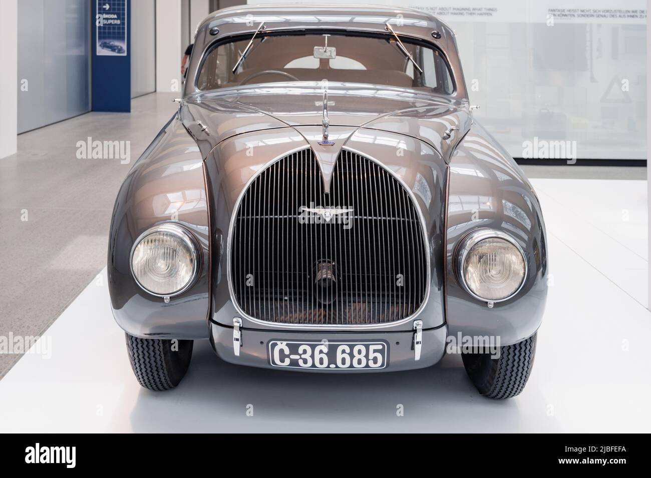 Auto d'epoca nel museo SKODA Auto Foto Stock