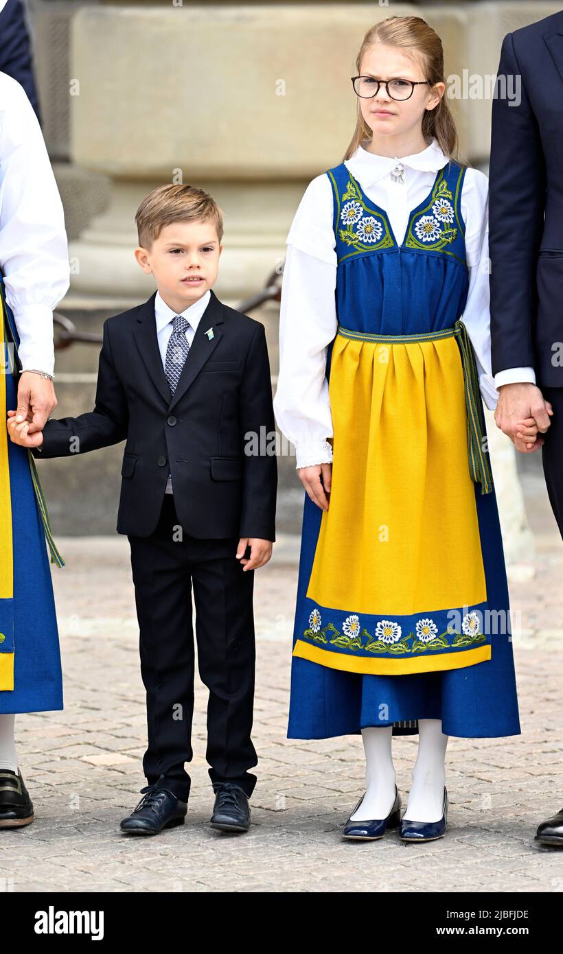 I bambini Principe Oscar e Principessa Estelle quando la coppia della Principessa della Corona apre il Palazzo reale in occasione della giornata nazionale svedese del 6 giugno 2022. Foto Henrik Montgomery / TT code 10060 Foto Stock