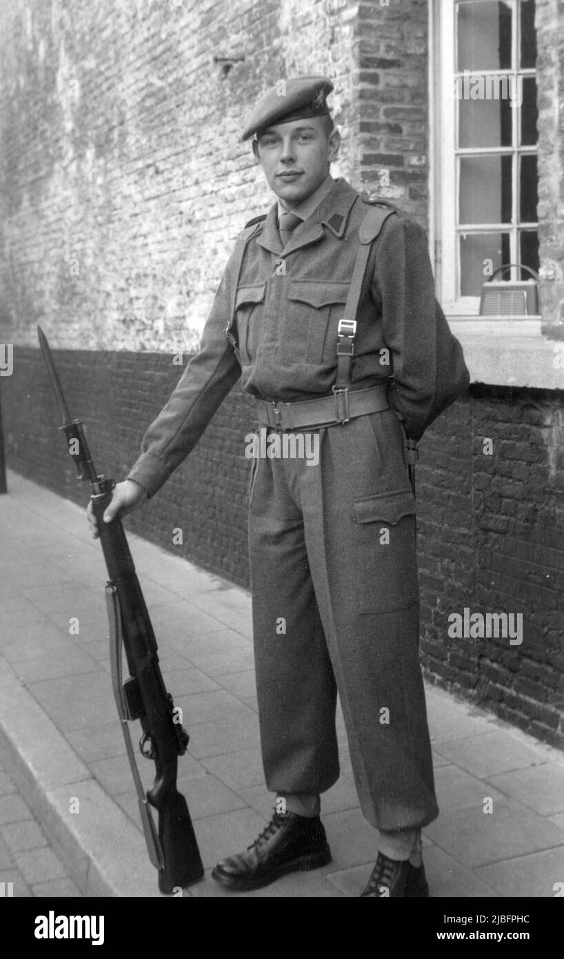 Esercito belga FN 1949 fucile e baionetta Foto Stock