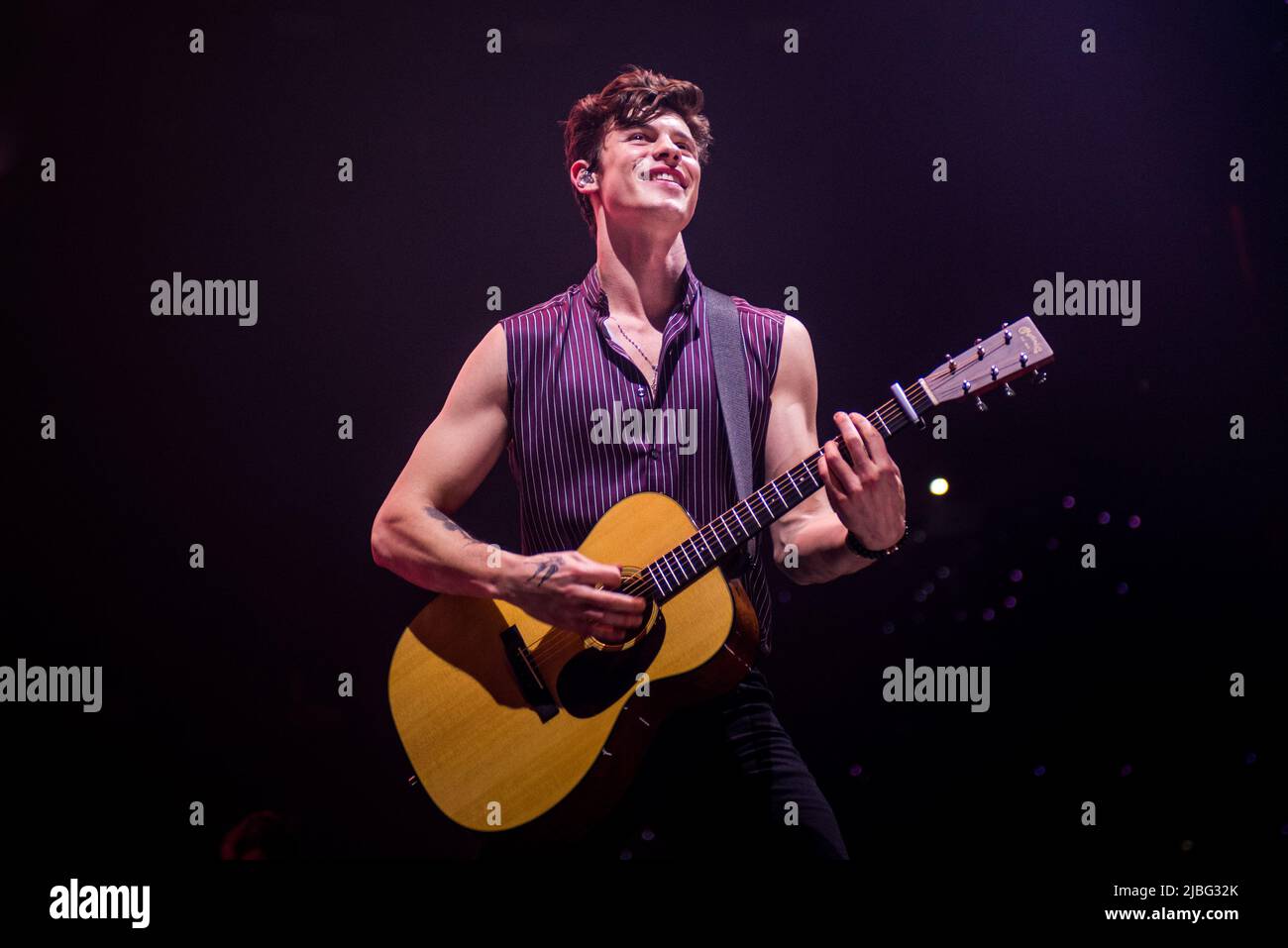 SPAGNA, BARCELLONA, 2019, 26th MARZO: Il cantante e compositore canadese Shawn Peter Raul Mendes, meglio noto come Shawn Mendes, si esibisce dal vivo sul palco al Palau Sant Jordi per la gamba spagnola “Shawn Mendes: The Tour” Foto Stock