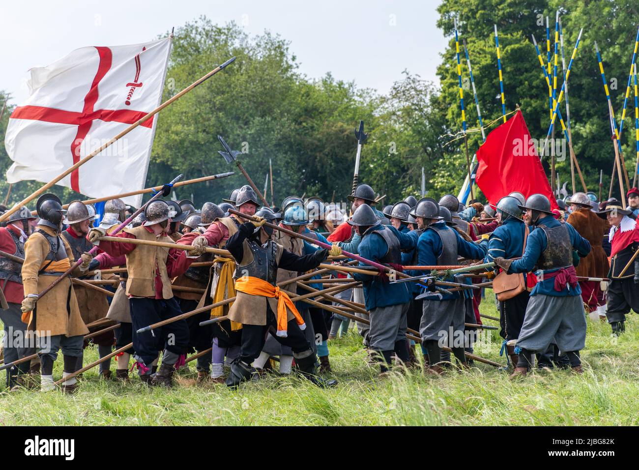 Il Sealed Knot eseguì una rievocazione della guerra civile inglese dell'assedio di Basing House per il Giubileo del platino della Regina, 2022 giugno, Hampshire, Regno Unito Foto Stock Il Sealed Knot eseguì una rievocazione della guerra civile inglese dell'assedio di Basing House per il Giubileo del platino della Regina, 2022 giugno, Hampshire, Regno Unito Foto Stock