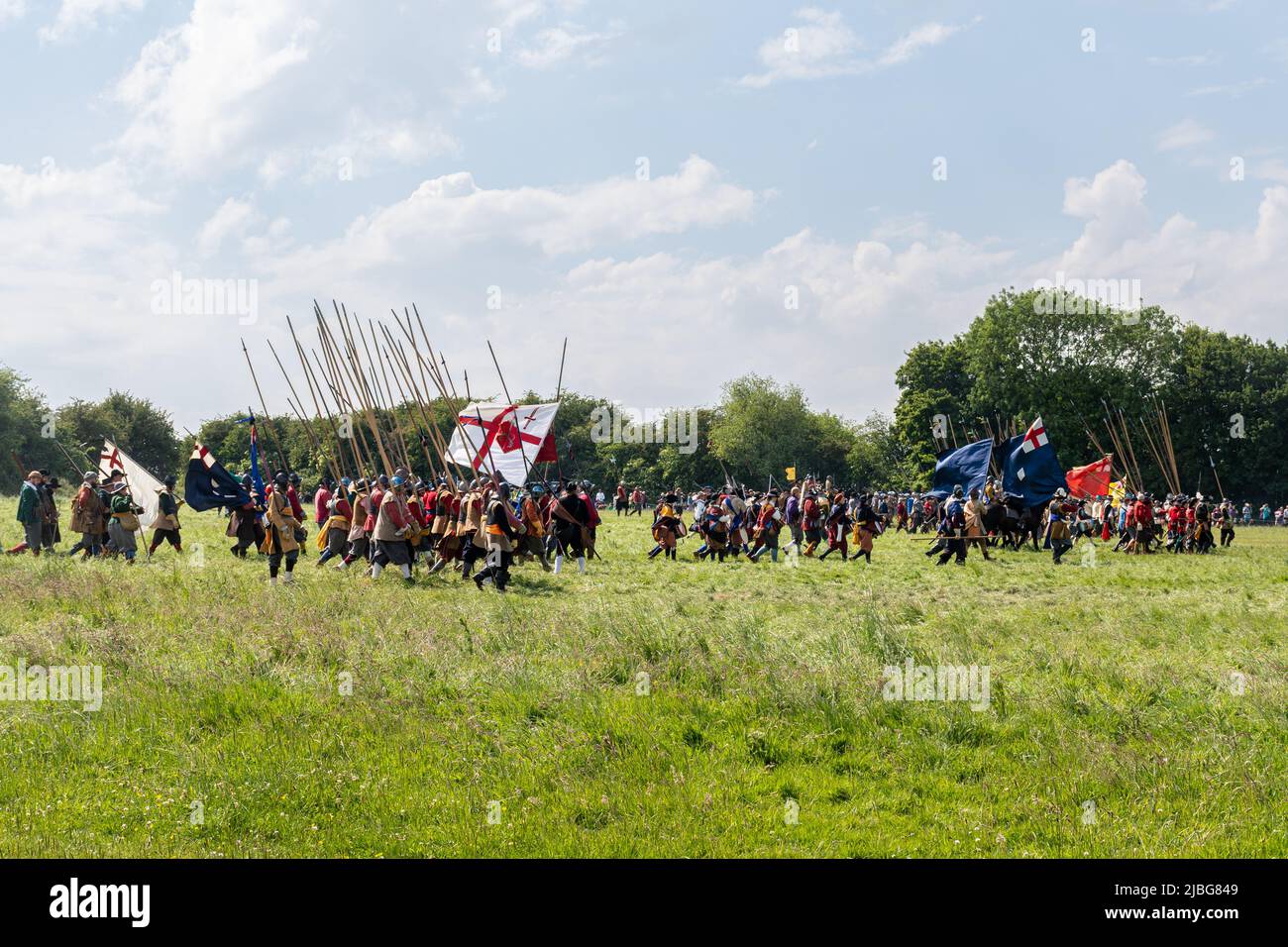 Il Sealed Knot eseguì una rievocazione della guerra civile inglese dell'assedio di Basing House per il Giubileo del platino della Regina, 2022 giugno, Hampshire, Regno Unito Foto Stock Il Sealed Knot eseguì una rievocazione della guerra civile inglese dell'assedio di Basing House per il Giubileo del platino della Regina, 2022 giugno, Hampshire, Regno Unito Foto Stock