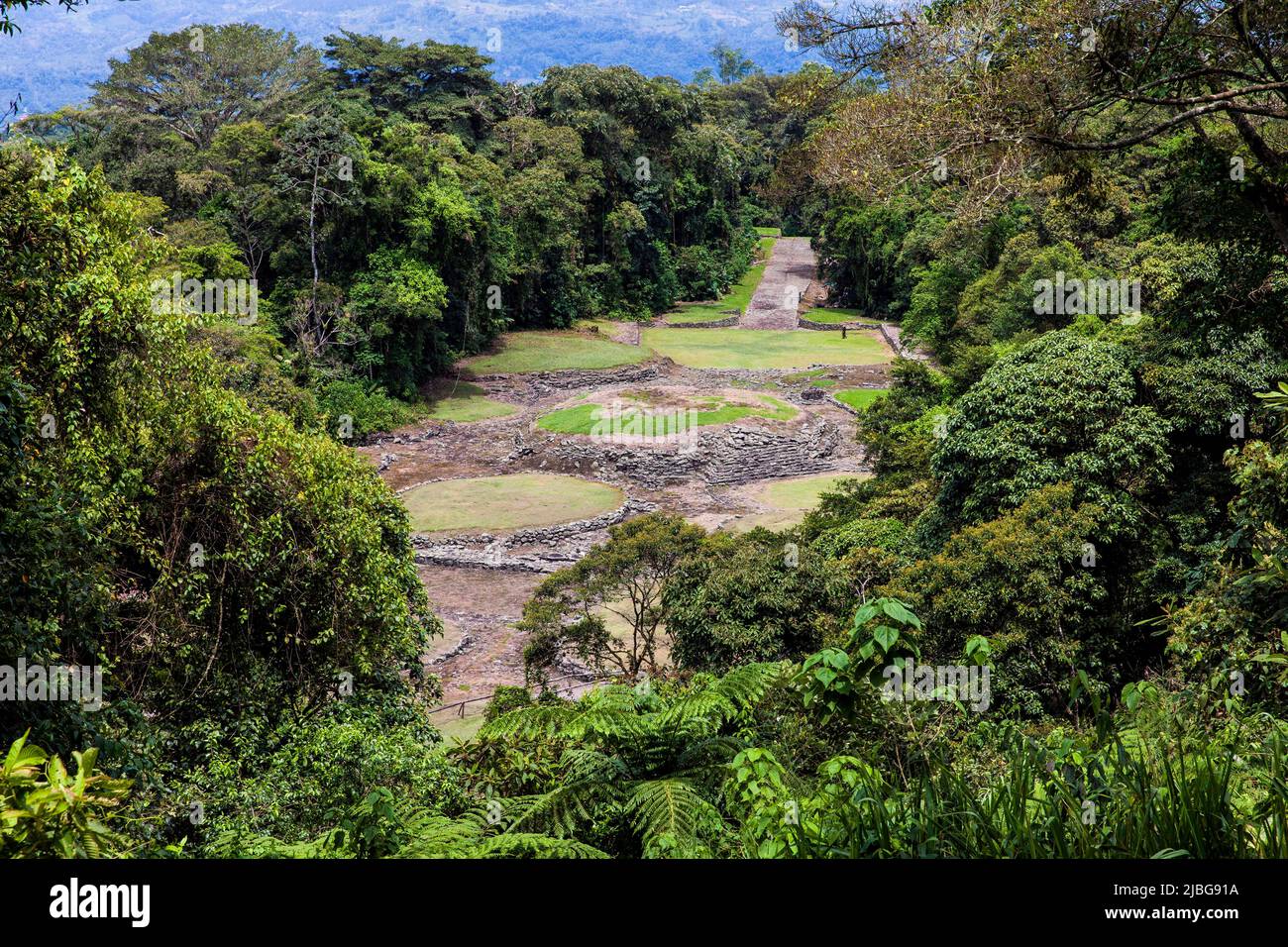 Costa Rica, America Centrale - Guayabo National Monument : rovine di un'antica civiltà che prosperava per oltre duemila anni nelle montagne o Foto Stock