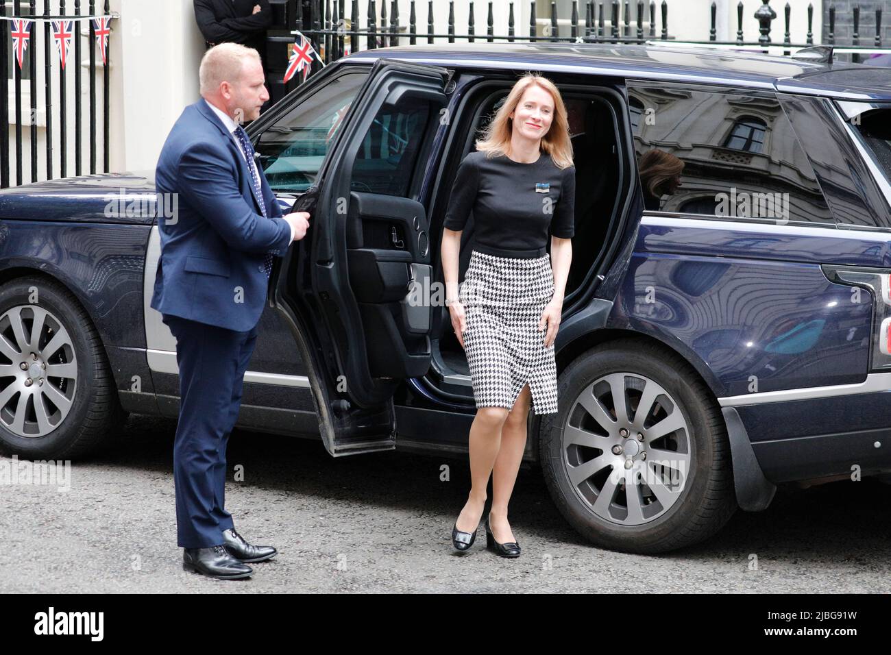 Downing Street, Londra, Regno Unito. 05th giugno 2022. Kaja Kallas, primo ministro dell'Estonia, entra in Downing Street nel 10 per incontrare PM Boris Johnson. Il primo ministro britannico Boris Johnson non è venuto alla porta per salutare Kallas con una stretta di mano, come di solito sarebbe consuetudine. Questo avviene il giorno in cui più avanti oggi si vedrà un voto di sfiducia nel PM. Credit: Imagplotter/Alamy Live News Foto Stock