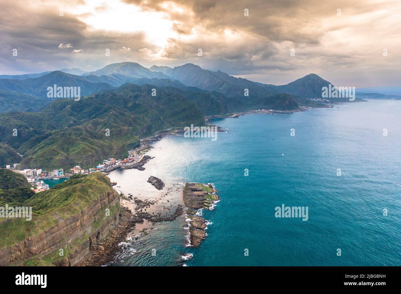 Vista aerea del porto di Bitou, angolo nord-est, New Taipei City, Taiwan. Foto Stock