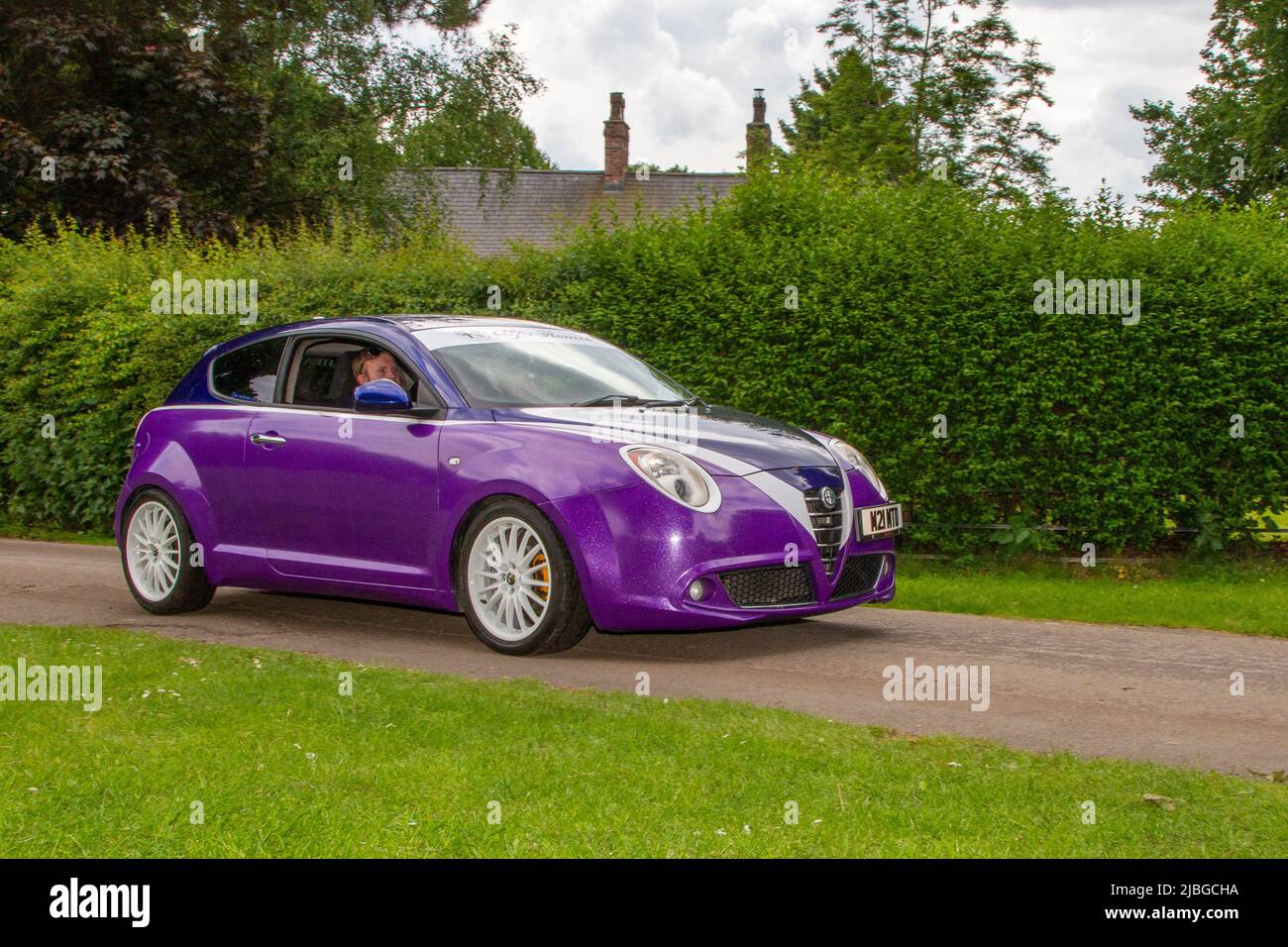 2011 purple custom ALFA ROMEO Mito 16V Sprint, 1368cc benzina 6 velocità auto sportiva manuale in arrivo a Worden Park Motor Village, Leyland, Regno Unito Foto Stock