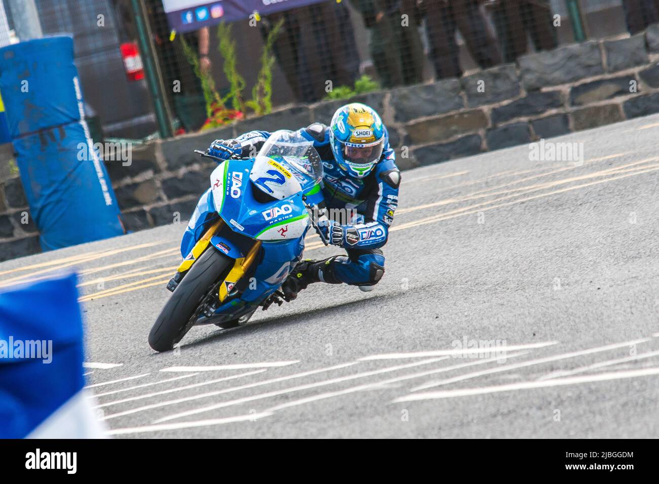 Dean Harrison lo volava intorno a Metropole alle 2022 NW200 gare Foto Stock