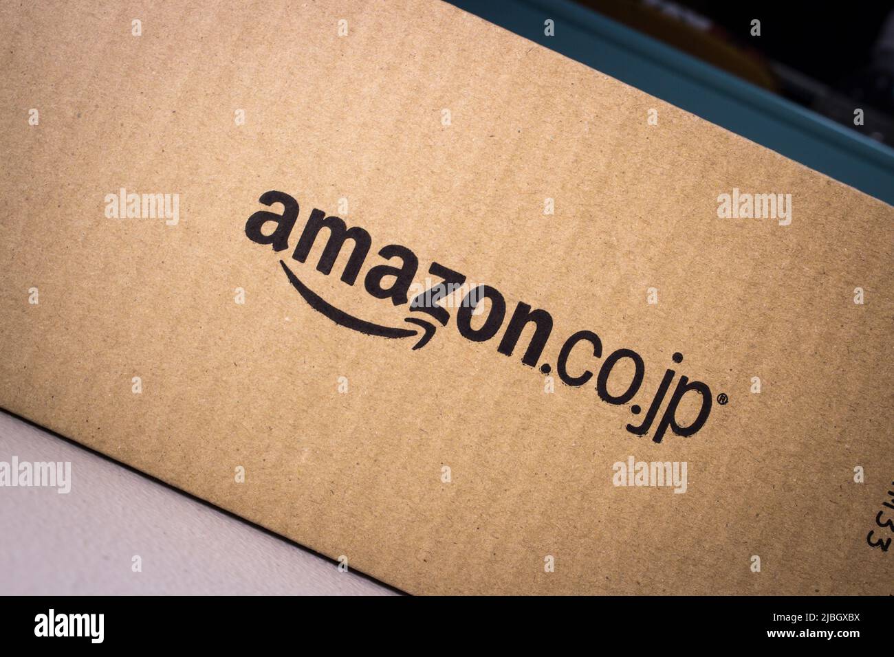 Scatola di cartone Amazon fornita da Amazon Japan (Amazon Overseas Holdings, Inc). Amazon.co.jp è il più grande servizio di e-commerce del Giappone Foto Stock