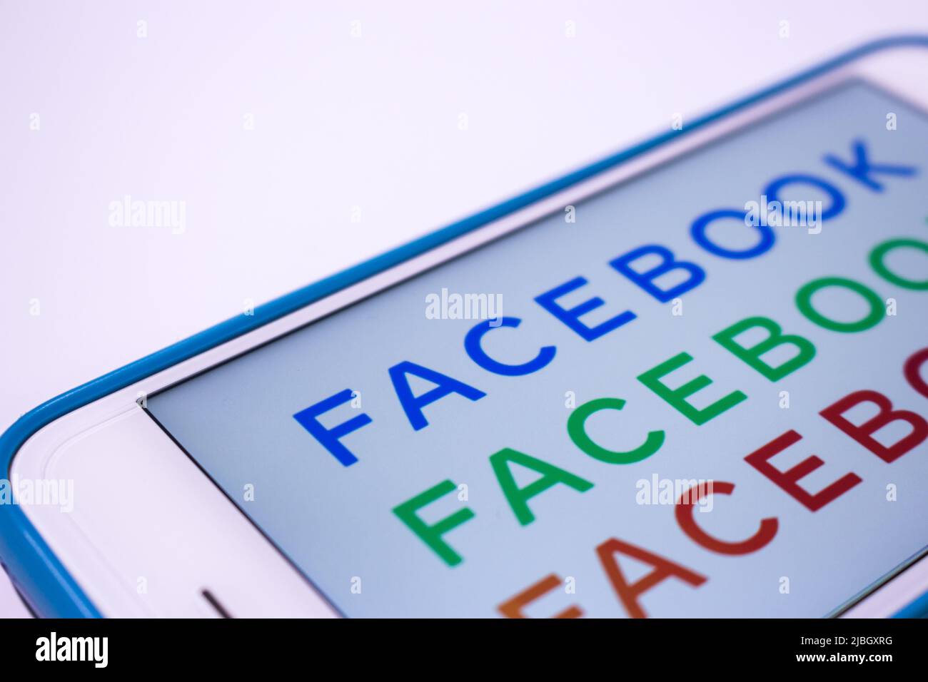 Nuovi logo Facebook su iPhone. È stato annunciato alla fine del 2019. Progettato per differenziarsi dagli altri marchi (Instagram, WhatsApp e altro ancora) Foto Stock