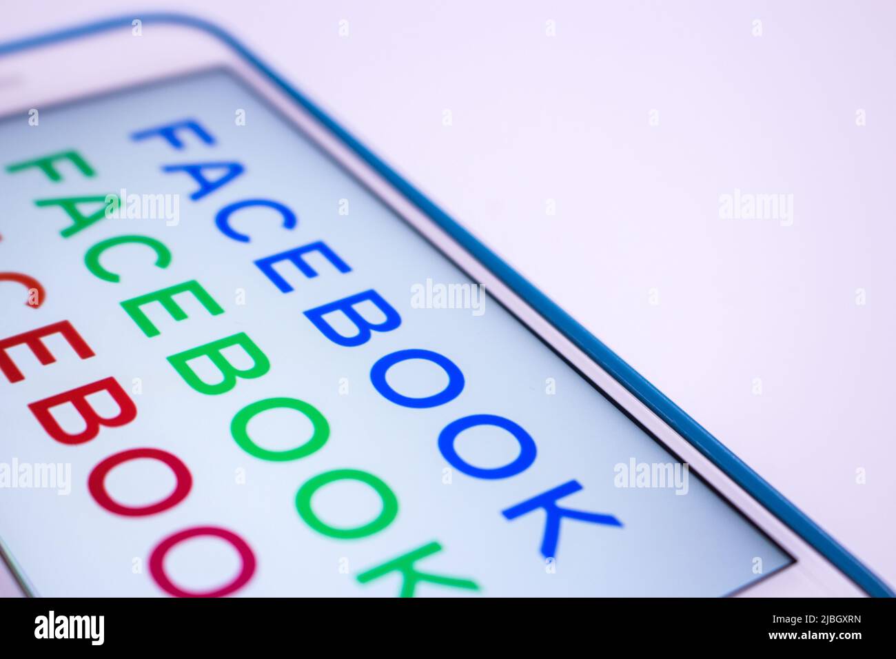 Nuovi logo Facebook su iPhone. È stato annunciato alla fine del 2019. Progettato per differenziarsi dagli altri marchi (Instagram, WhatsApp e altro ancora) Foto Stock