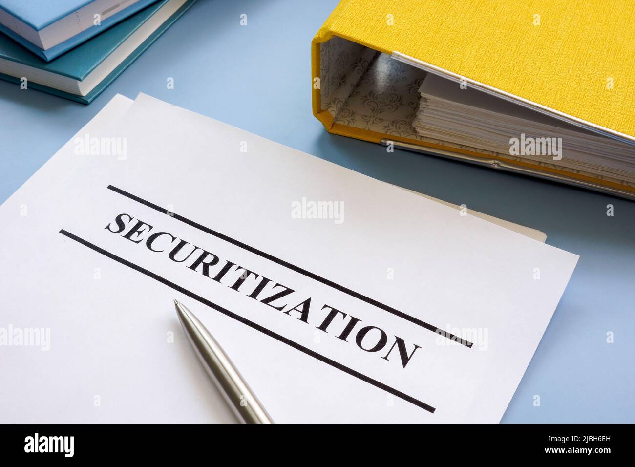Report sulla cartolarizzazione e la cartella in ufficio. Foto Stock