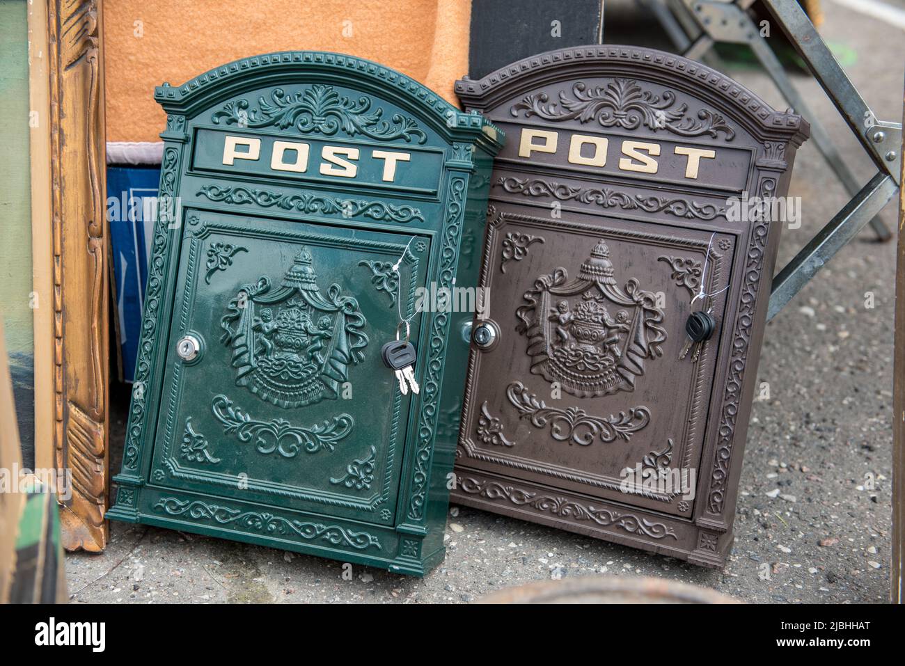 Old antique mailboxes immagini e fotografie stock ad alta risoluzione -  Alamy