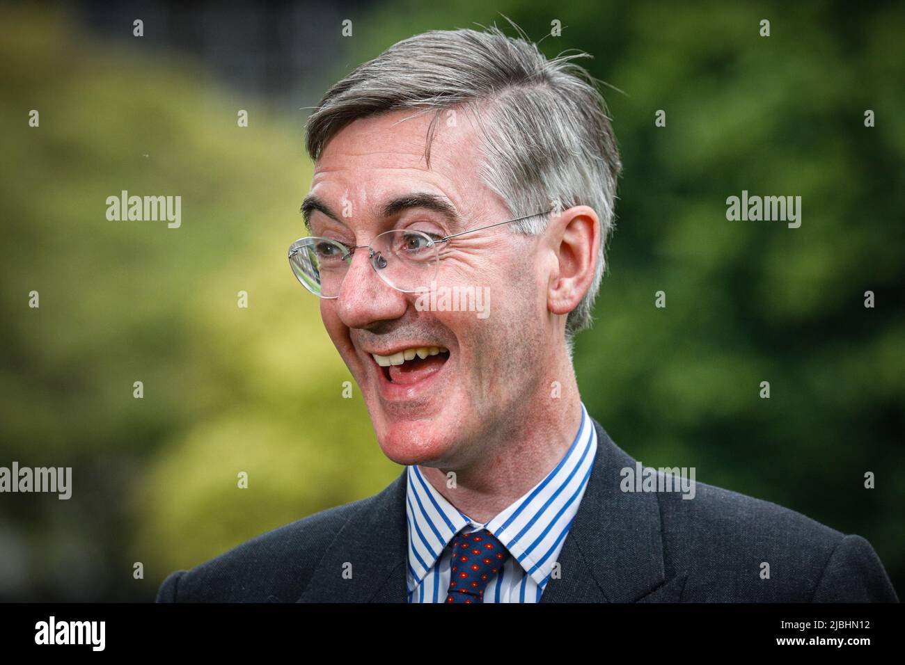 Jacob Ree-Mogg, politico del Partito conservatore britannico, Ministro delle opportunità di Brexit e dell’efficienza del governo, ritratto da vicino, sorrisi, Westminster, Londra, REGNO UNITO Foto Stock