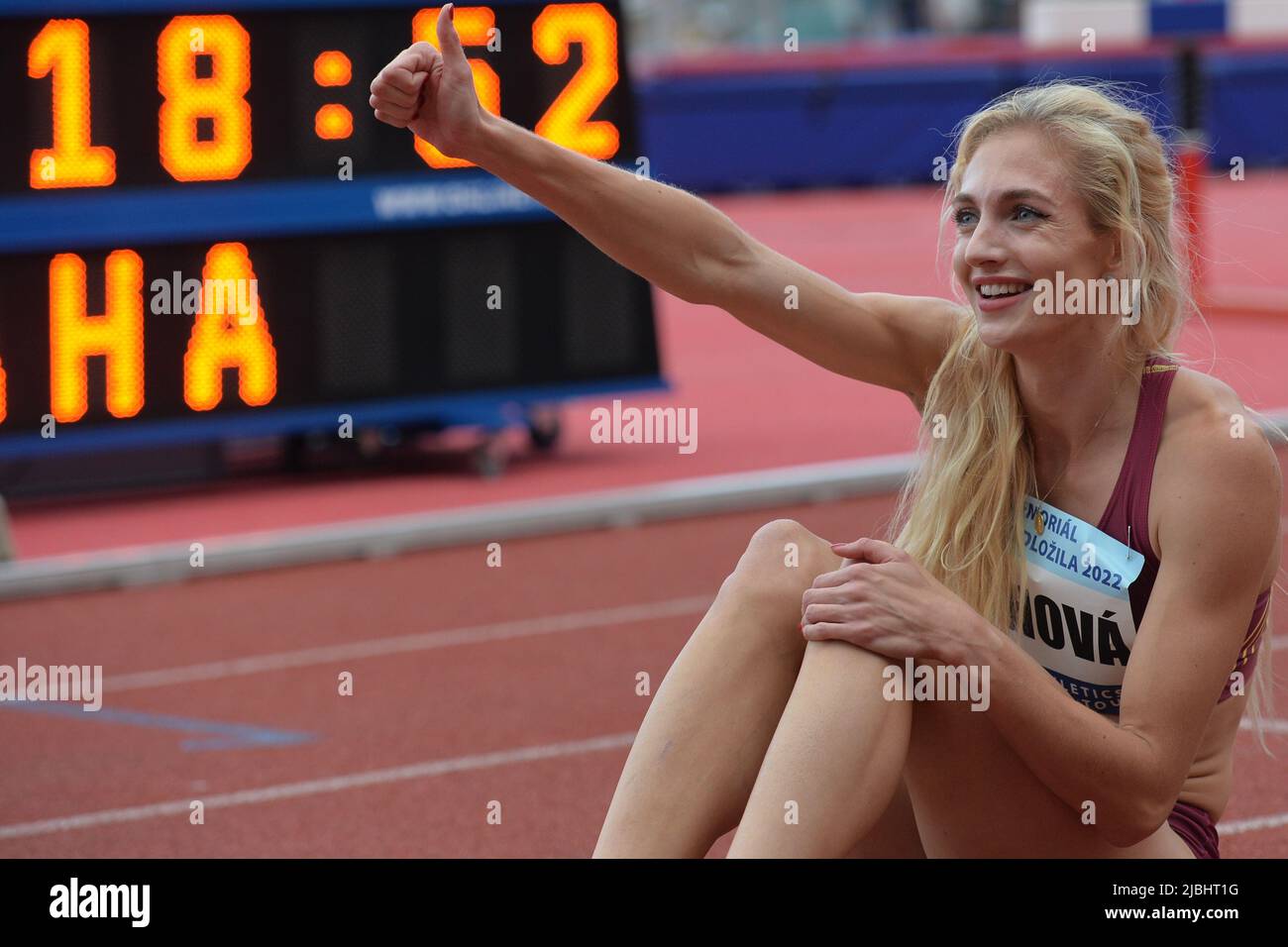 Praga, Repubblica Ceca. 6th giugno 2022. NIKOLETA JICHOVA dalla Repubblica Ceca React in 400 metri ostacoli Donne durante il Josef Odlozil Memorial Athletic Classic Meeting EA Continental Bronze Tour a Praga nella Repubblica Ceca. (Credit Image: © Slavek Ruta/ZUMA Press Wire) Foto Stock