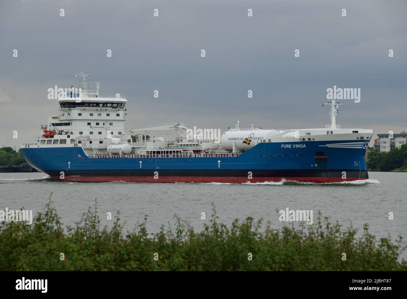 Autocisterna alimentata da GNL Fure Vinga che si dirige verso il Tamigi come parte dell'evento dell'IMO Marine Environment Protection Committee a Londra Foto Stock