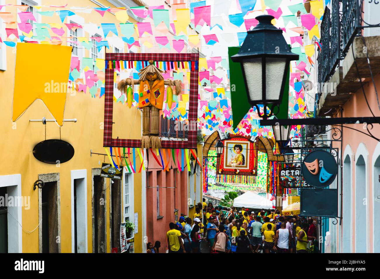 Salvador, Bahia, Brasile - 22 giugno 2019: Decorazione della colonna, Sao Joao Festival, Centro storico di Salvador, Bahia. Foto Stock