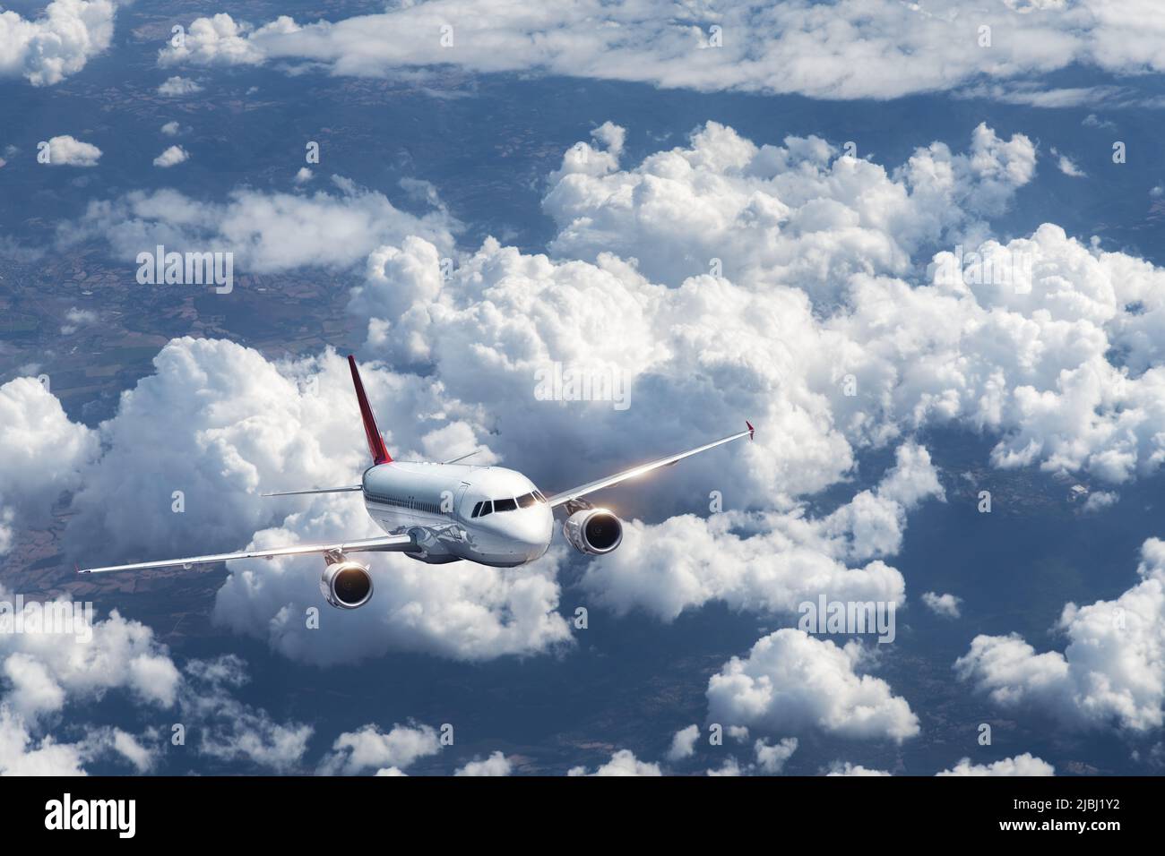 Aereo A Reazione Che Vola Sopra Le Nuvole