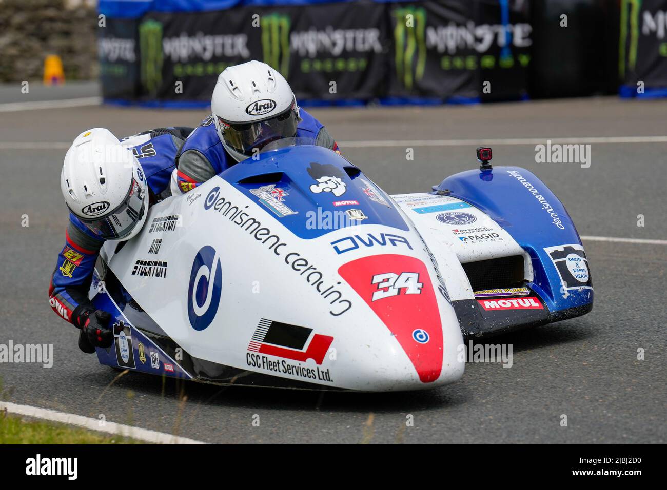 Douglas, isola di Man. 19th Jan 2022. Roger Stockton/Bradley Stockton (600 LCR Suzuki) in rappresentanza del team Dennis Menace Racing durante la 3Wheeling.Media Sidecar TT Race all'Isola di Man, Douglas, Isola di Man il 6 giugno 2022. Foto di David Horn/prime Media Images Credit: Prime Media Images/Alamy Live News Foto Stock