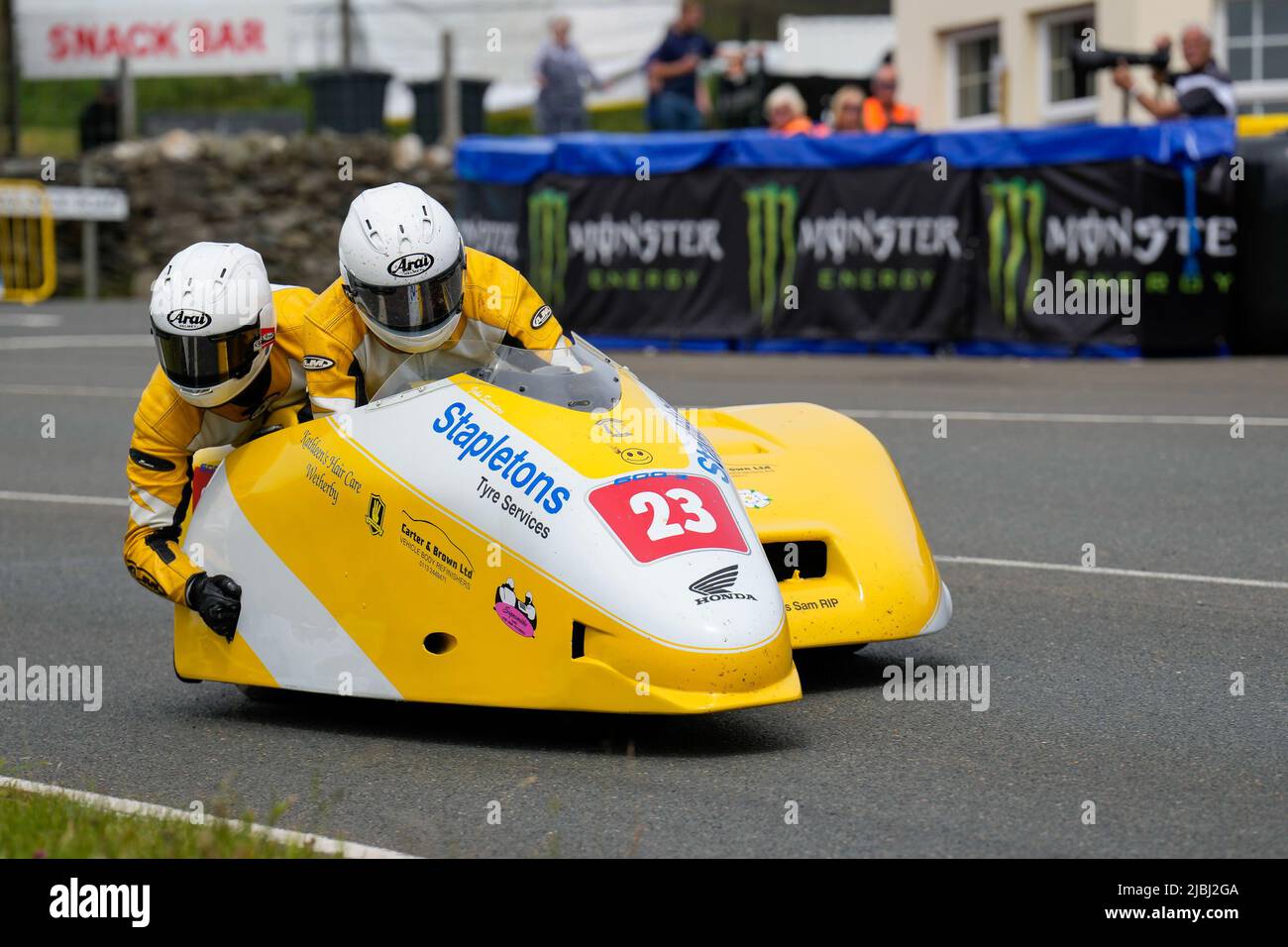 Douglas, isola di Man. 19th Jan 2022. John Saunders/James Saunders (600 Shelbourne Suzuki) in rappresentanza del team Saunder Racing durante la 3Wheeling.Media Sidecar TT Race all'Isola di Man, Douglas, Isola di Man il 6 giugno 2022. Foto di David Horn/prime Media Images Credit: Prime Media Images/Alamy Live News Foto Stock