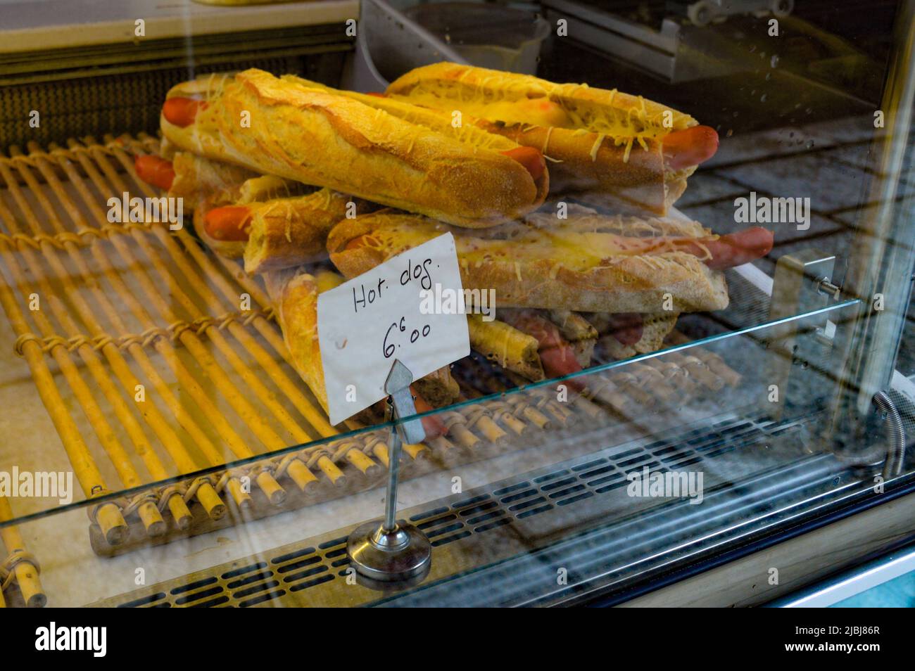 Vendita di hot dog con baguette a Parigi Foto Stock