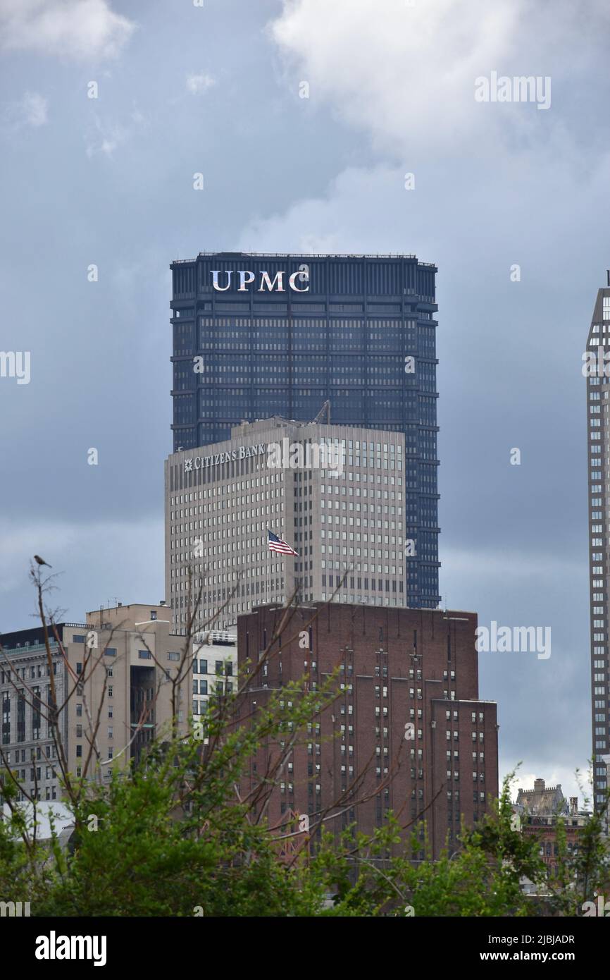 Lo skyline di Pittsburgh visto dal quartiere Southside Flats Foto Stock