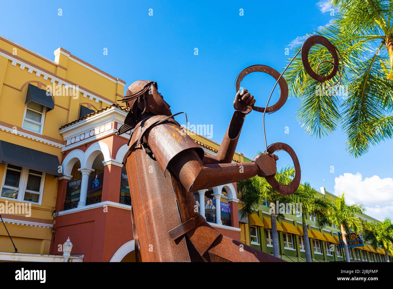 Metal Sculpture su First Street, River District, Fort Myers, Florida, USA Foto Stock