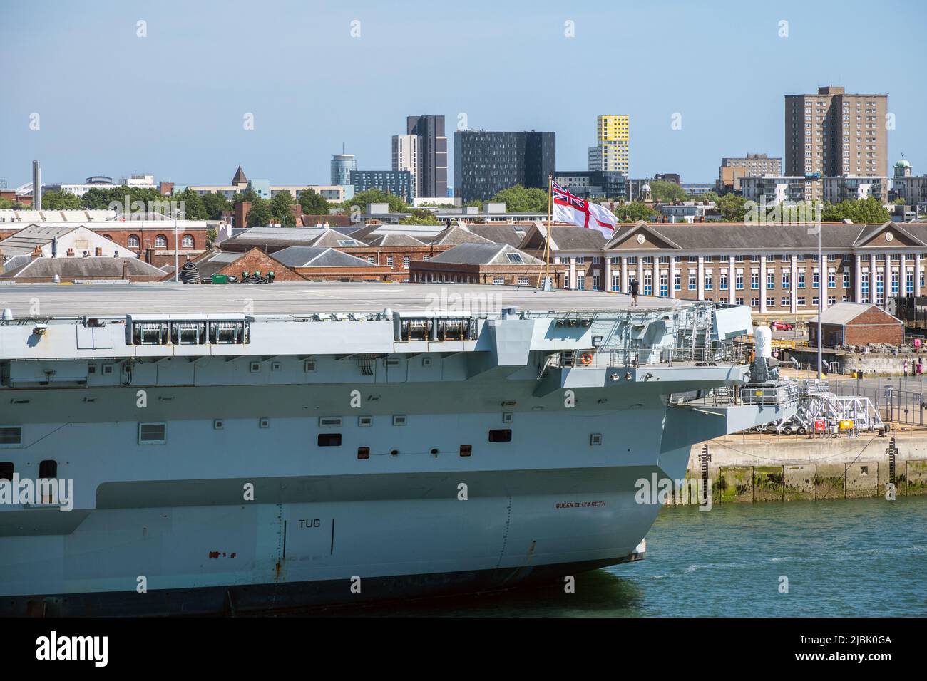 Regno Unito, Inghilterra, Portsmouth Harbour. HMS Regina Elisabetta (R08). Il Gruppo di Strike della compagnia aerea. Foto Stock