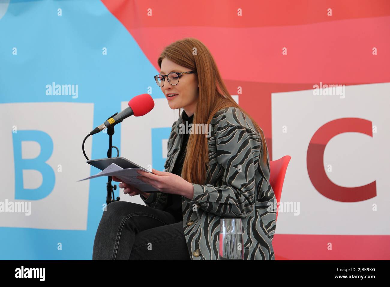 Jess Gillam, radio 3: This Classical Life, Hay Festival 2022, Hay-on-Wye, Brecknockshire, Powys, Galles, Gran Bretagna, Regno Unito, Regno Unito, Europa Foto Stock