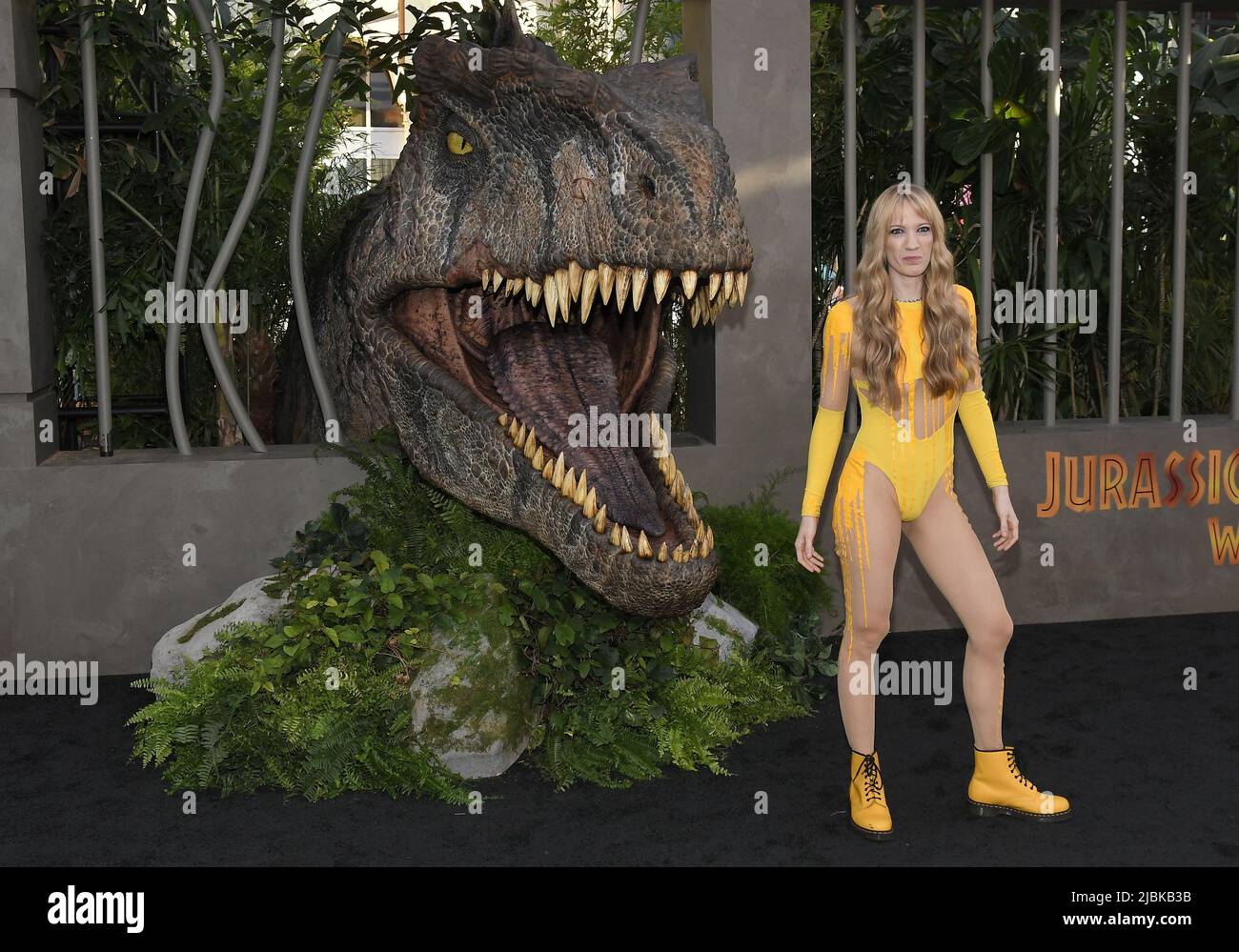 Los Angeles, Stati Uniti. 06th giugno 2022. Emily Carmichael arriva alla prima del DOMINIO MONDIALE GIURASSICO della Universal Pictures, che si tiene al TCL Chinese Theatre lunedì 6 giugno 2022. (Foto di Sthanlee B. Mirador/Sipa USA) Credit: Sipa USA/Alamy Live News Foto Stock