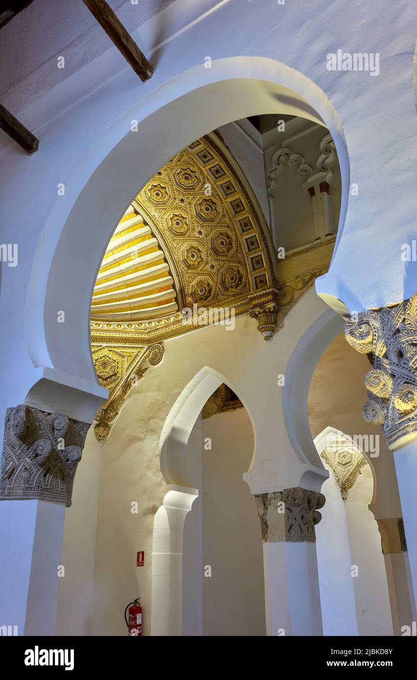 Chiesa di Santa María la Blanca, la sinagoga principale nel quartiere ebraico di Toledo, Spagna. Foto Stock