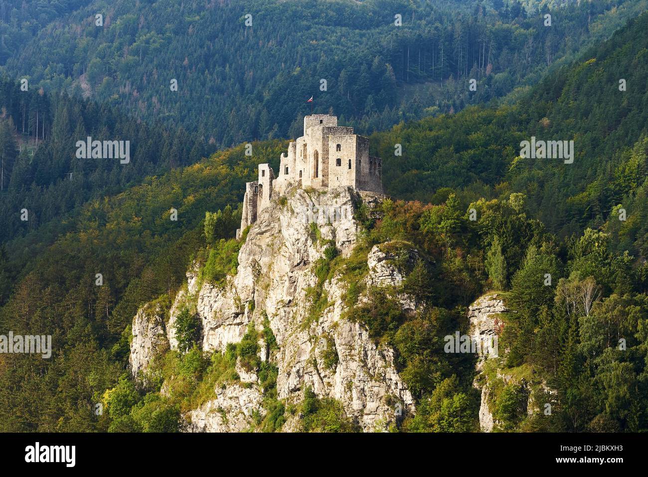 Il Castello di Strecno vicino a Zilina in Slovacchia in primavera Foto Stock