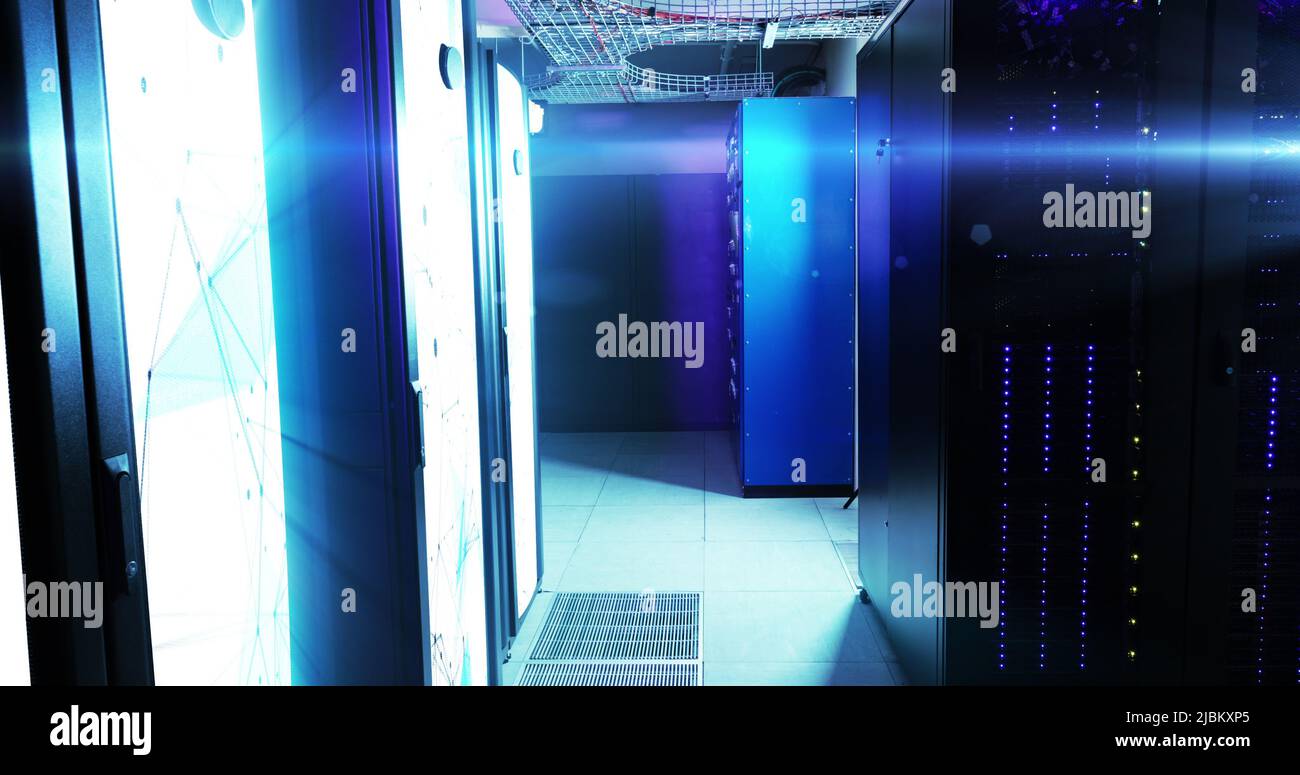 Immagine delle forme in movimento nella sala server Foto Stock