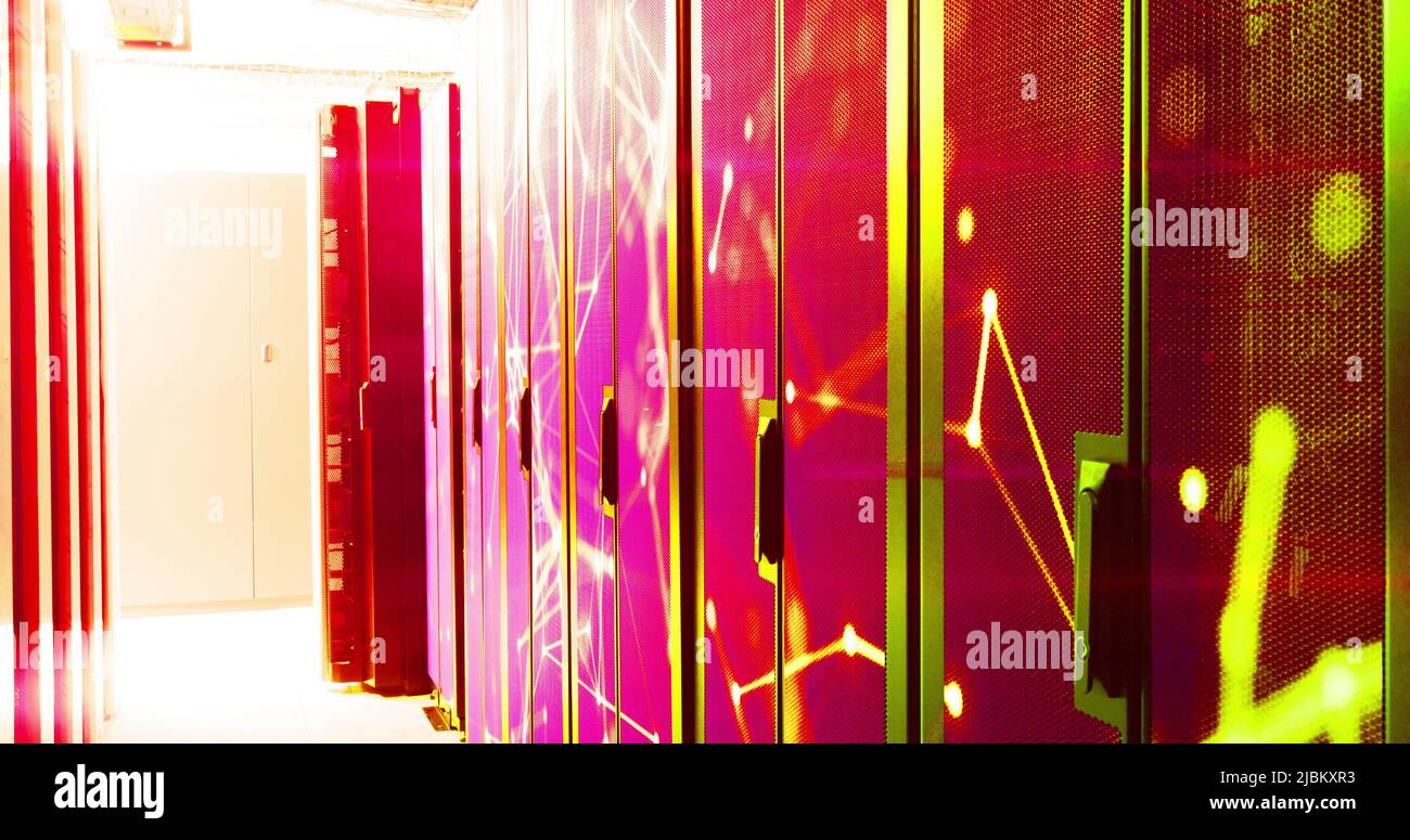 Immagine delle forme in movimento nella sala server Foto Stock