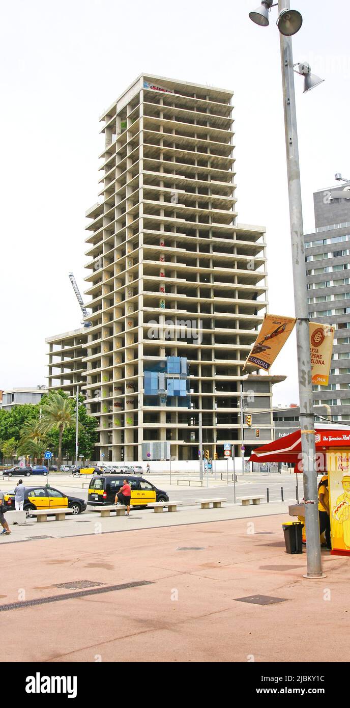 Modernos edificio en el Diagonal Mar e Port Forum de Barcelona, Catalunya, España, Europa Foto Stock