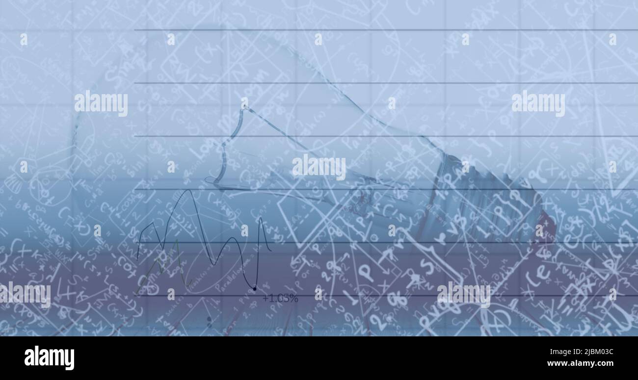 Immagine dell'equazione matematica sulle statistiche e sulla lampadina Foto Stock