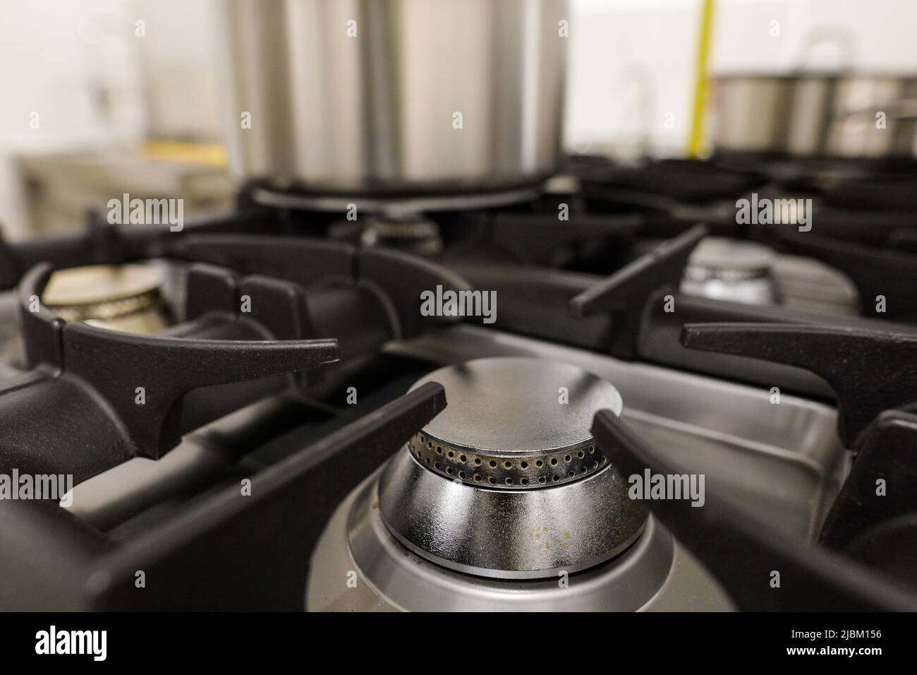 Dettagli della profondità di campo poco profonda (fuoco selettivo) con un nuovissimo bruciatore a gas metallico professionale, inutilizzato. Foto Stock