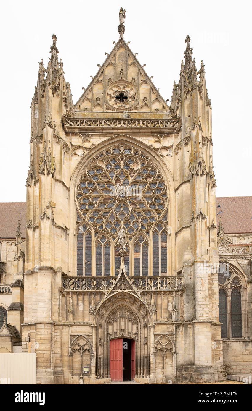 Vista esterna della facciata sud del transetto e rosone della cattedrale di Saint-Etienne, Sens, Yonne. La Cattedrale di SENS è una cattedrale cattolica di Sens in Foto Stock