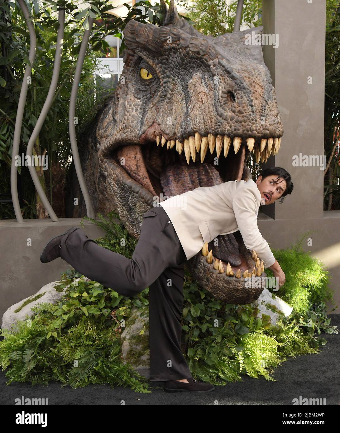 Tom Sandoval arriva alla prima mondiale DEL DOMINIO GIURASSICO di Universal Pictures, che si tiene al TCL Chinese Theatre lunedì 6 giugno 2022. (Foto di Sthanlee B. Mirador/Sipa USA) Foto Stock