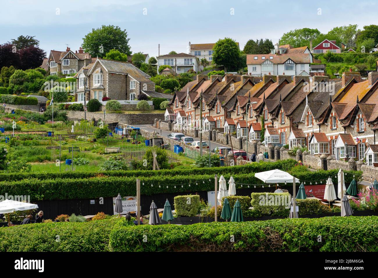 Case su Common Lane, birra, Devon, con vista sulla spiaggia Foto Stock