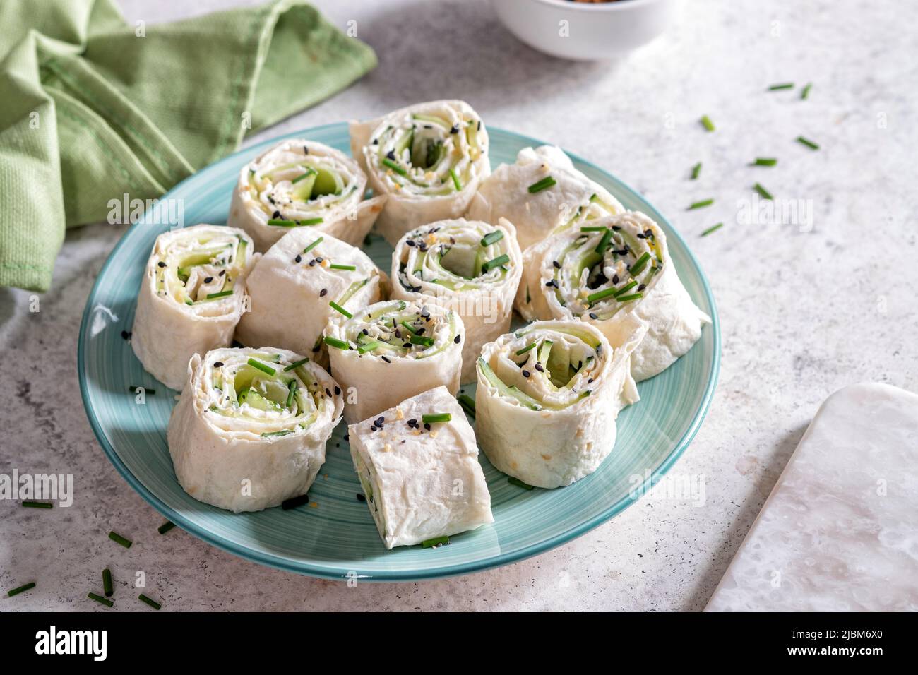 Crema di formaggio aneto cetriolo tortilla wrap Foto Stock